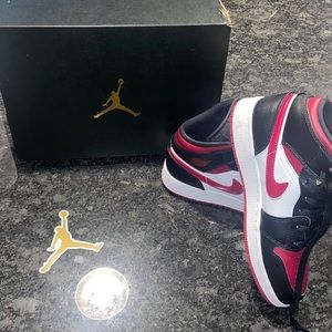 Kids Mid Jordan 1’s